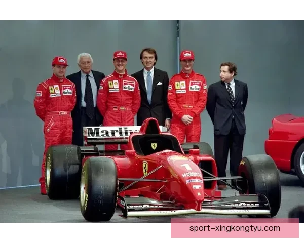 JLo惊艳亮相F1法拉利车队 老汉与蝙蝠侠同框追星